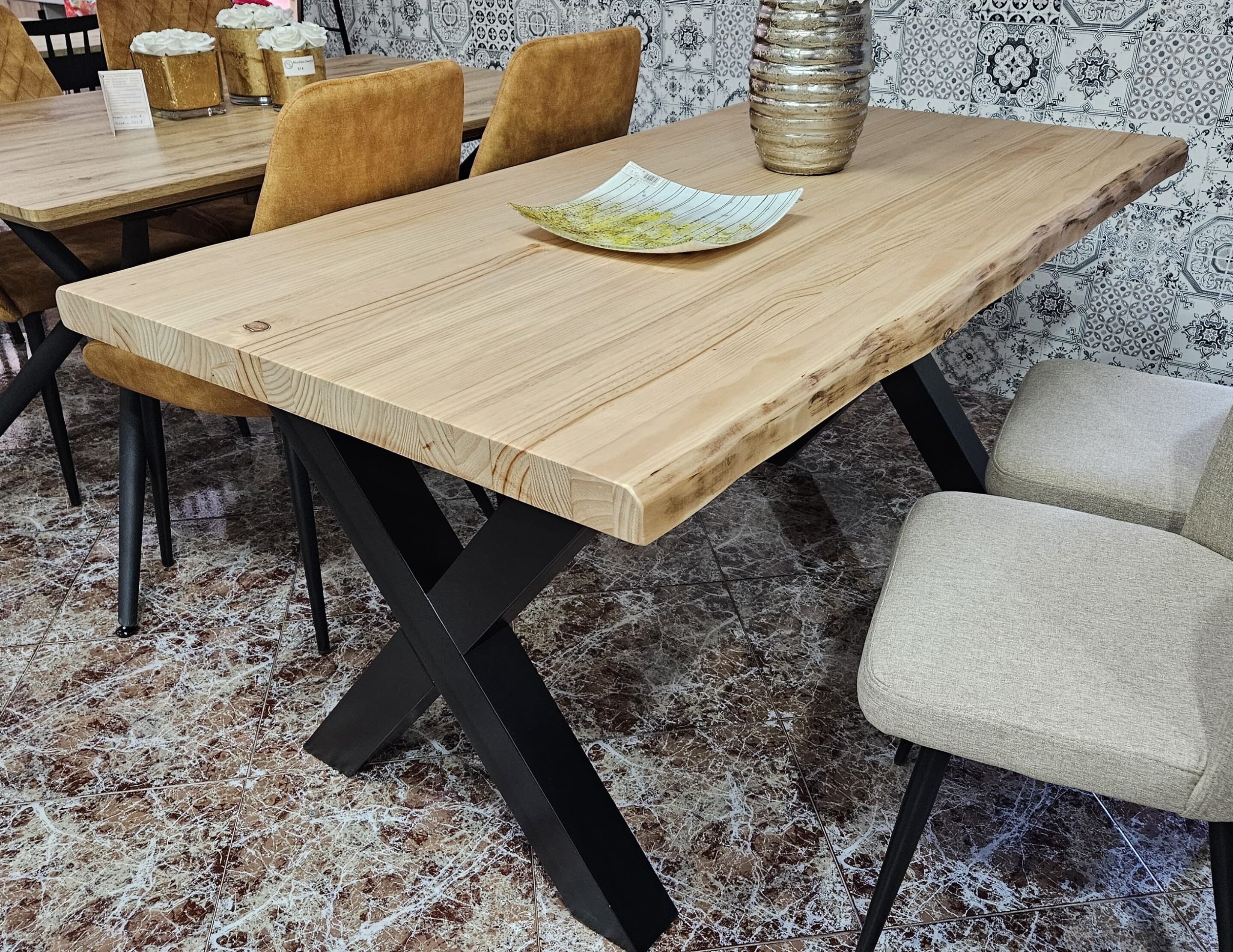 mesa madera maciza-exposición